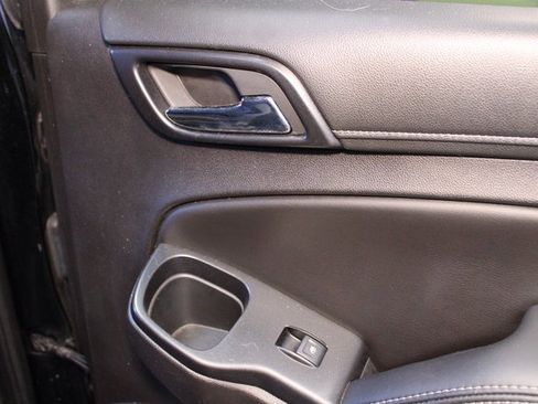 Used 2017 GMC Yukon XL SLT image 13