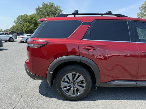 Used 2022 Nissan Pathfinder SV AWD/4WD image 39
