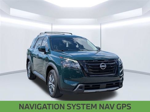 Used 2024 Nissan Pathfinder SL w/ Black Appearance Package FWD image 9