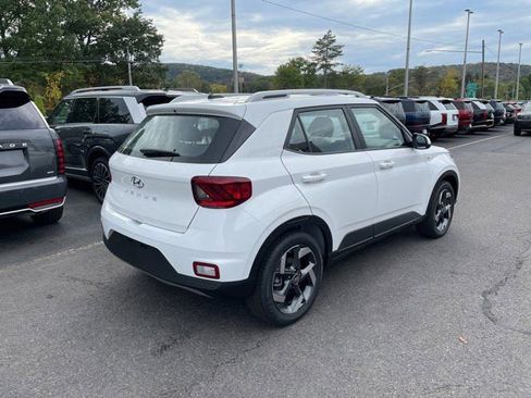 New 2025 Hyundai Venue SEL image 4