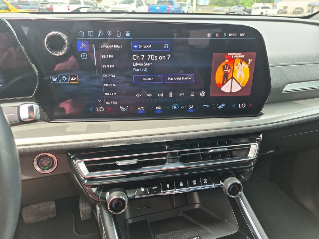 Used 2025 Chevrolet Traverse LT FWD image 33