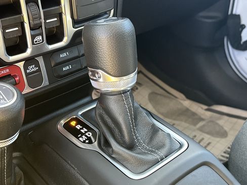 Used 2025 Jeep Wrangler Unlimited Sport AWD/4WD image 31