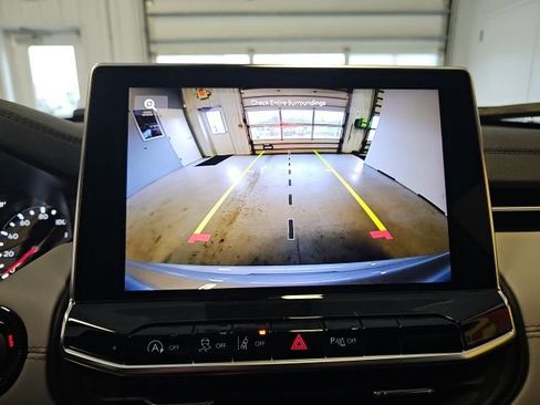 New 2025 Jeep Compass Limited image 19