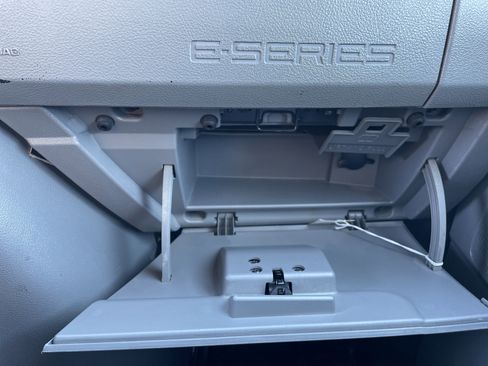 Used 2016 Ford E-450 and Econoline 450 Super Duty w/ Power Windows & Locks Group image 30