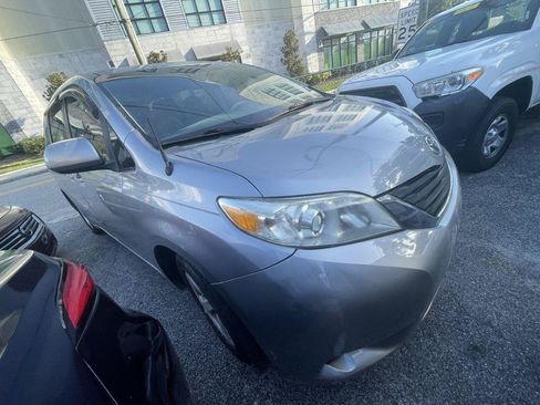 Used 2014 Toyota Sienna LE FWD image 15