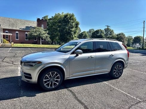 Used 2019 Volvo XC90 T6 Momentum w/ Protection Package AWD/4WD image 3