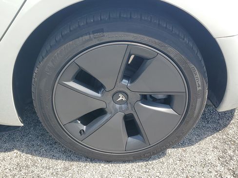 Used 2023 Tesla Model 3 Standard Range RWD image 9