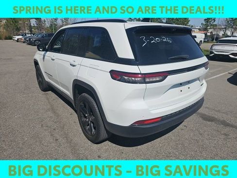 Used 2023 Jeep Grand Cherokee Limited w/ Luxury Tech Group II image 11