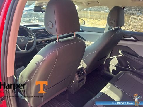 Used 2022 Volkswagen Taos SE w/ Panoramic Sunroof Package image 11
