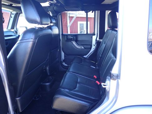 Used 2018 Jeep Wrangler Unlimited Sahara image 9