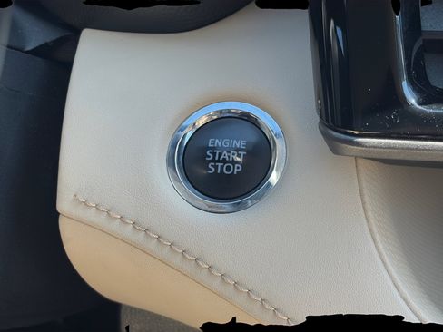 Used 2023 Toyota Highlander Limited AWD/4WD image 20