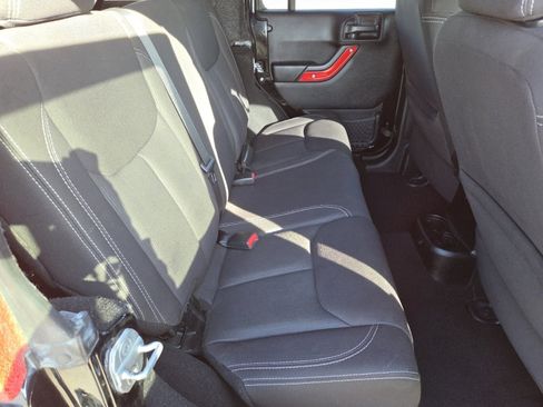Used 2013 Jeep Wrangler Unlimited Rubicon w/ Max Tow Pkg image 18