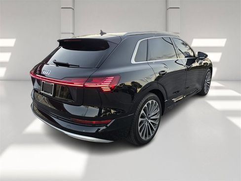 Used 2019 Audi e-tron Prestige image 4