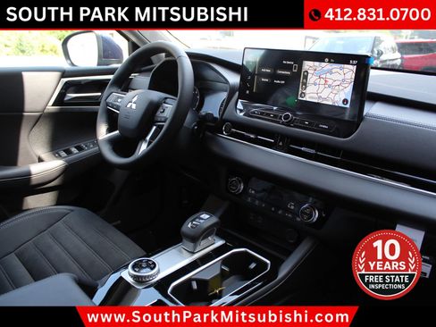 New 2025 Mitsubishi Outlander SE image 10