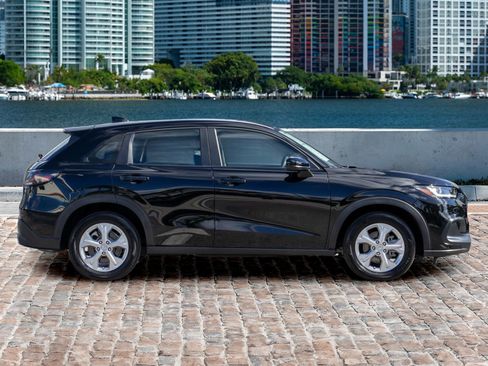 Certified 2024 Honda HR-V LX image 4