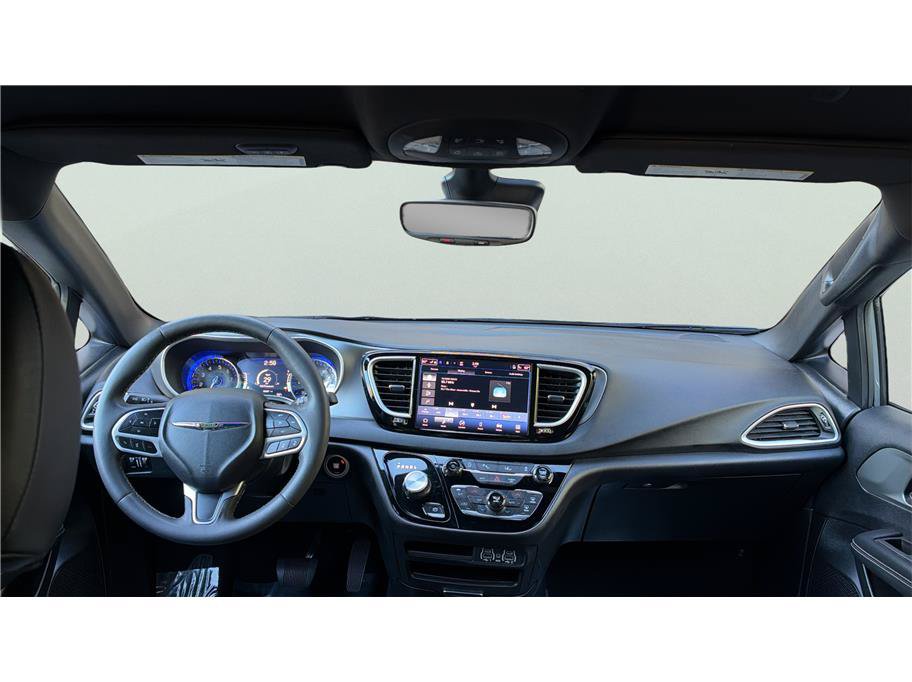 Used 2025 Chrysler Pacifica Select FWD image 32