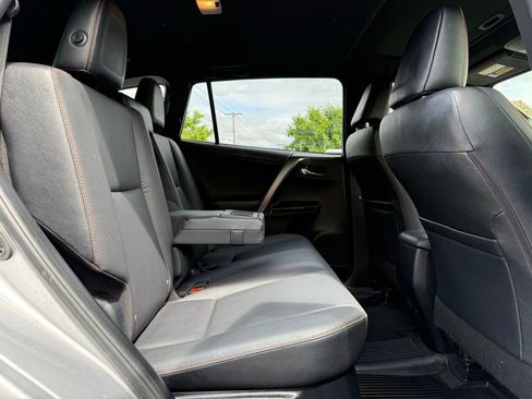 Used 2018 Toyota RAV4 SE AWD/4WD image 18