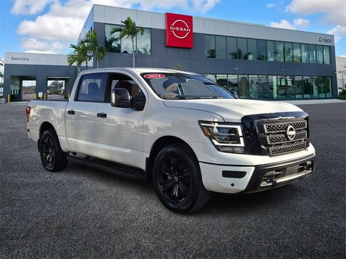 Used 2024 Nissan Titan SV w/ SV Convenience Package image 1