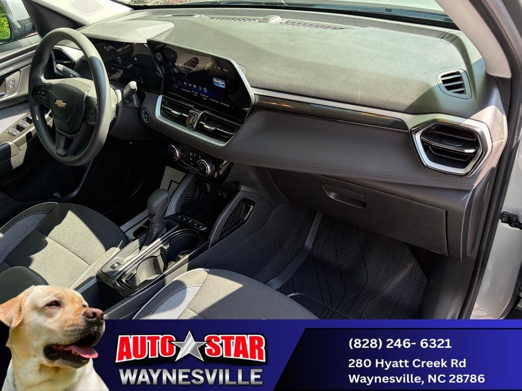 Used 2024 Chevrolet TrailBlazer LT FWD image 30