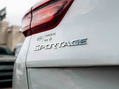 Used 2021 Kia Sportage EX AWD/4WD image 15