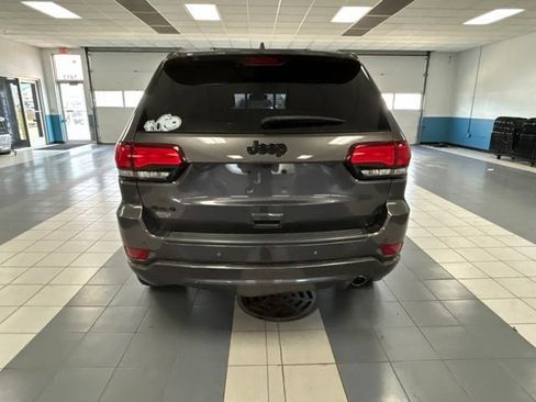 Used 2018 Jeep Grand Cherokee Altitude AWD/4WD image 6