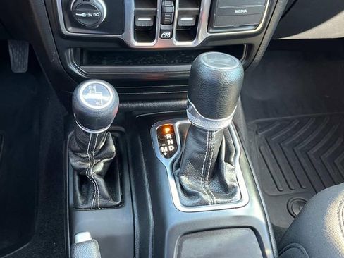 Used 2023 Jeep Wrangler Unlimited Sahara w/ LED Lighting Group AWD/4WD image 36