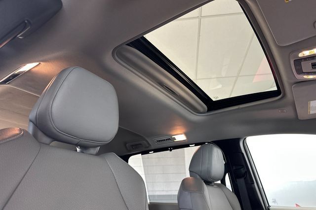 Certified 2026 Toyota Sienna XLE FWD image 21