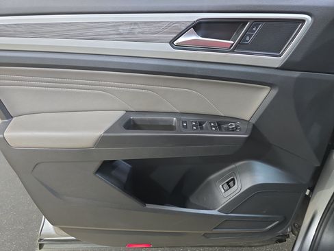 Used 2022 Volkswagen Atlas Cross Sport SE FWD image 24