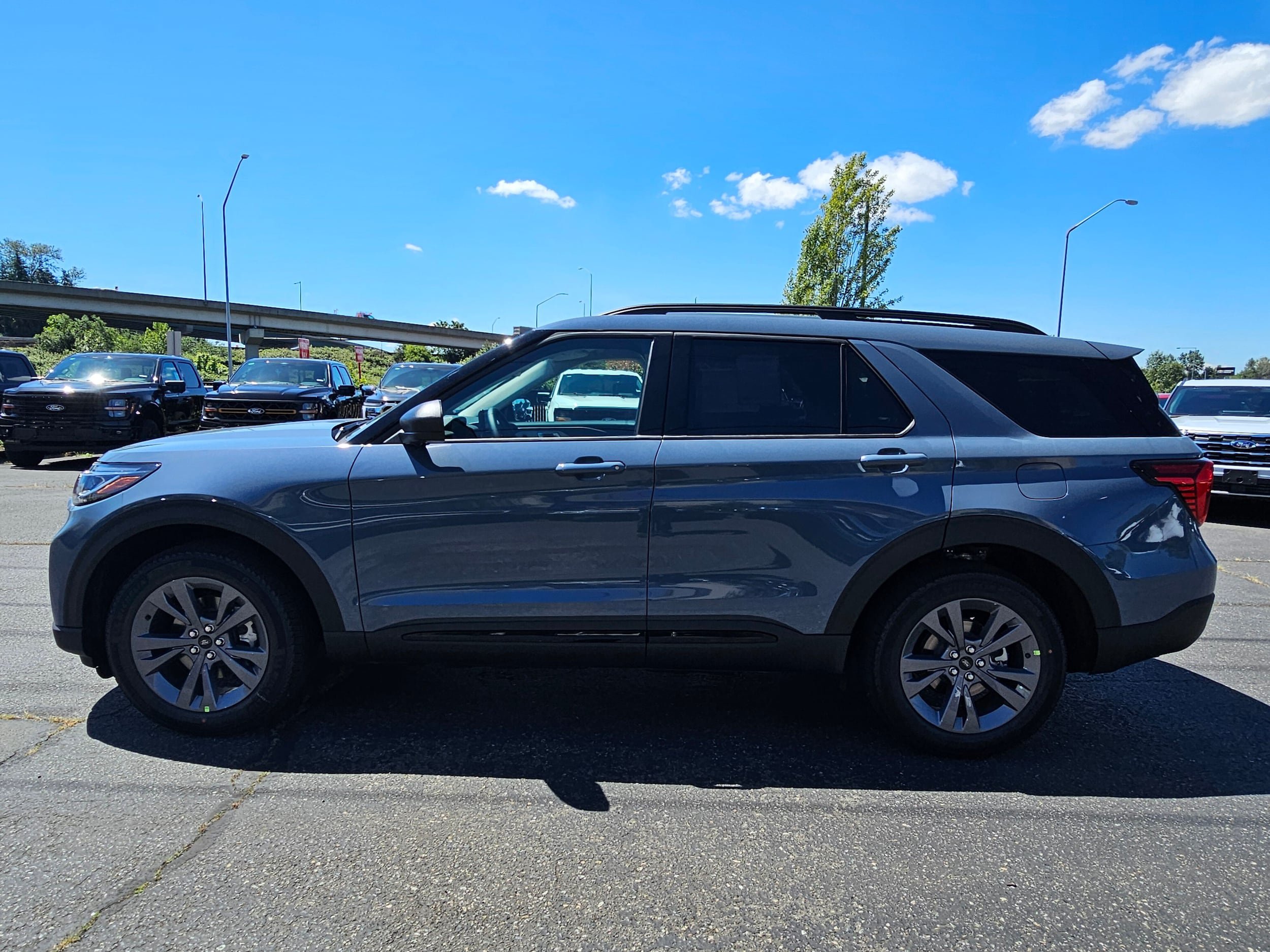 New 2026 Ford Explorer Active w/ Active Comfort Package AWD/4WD image 2