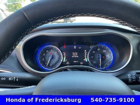 Used 2024 Chrysler Pacifica Touring-L FWD image 37