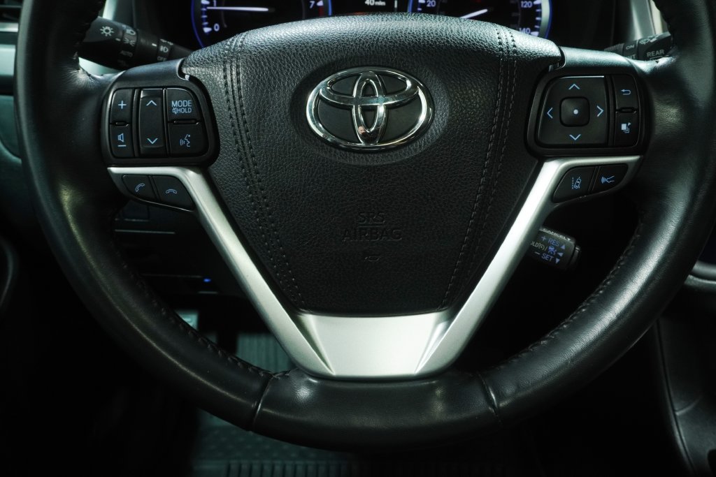 Used 2019 Toyota Highlander SE AWD/4WD image 19