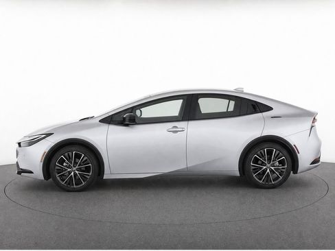 Used 2025 Toyota Prius XLE FWD image 8