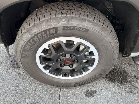 New 2026 Toyota 4Runner TRD Off-Road Premium AWD/4WD image 36