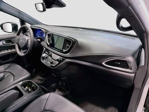 Used 2026 Chrysler Pacifica Select FWD image 27