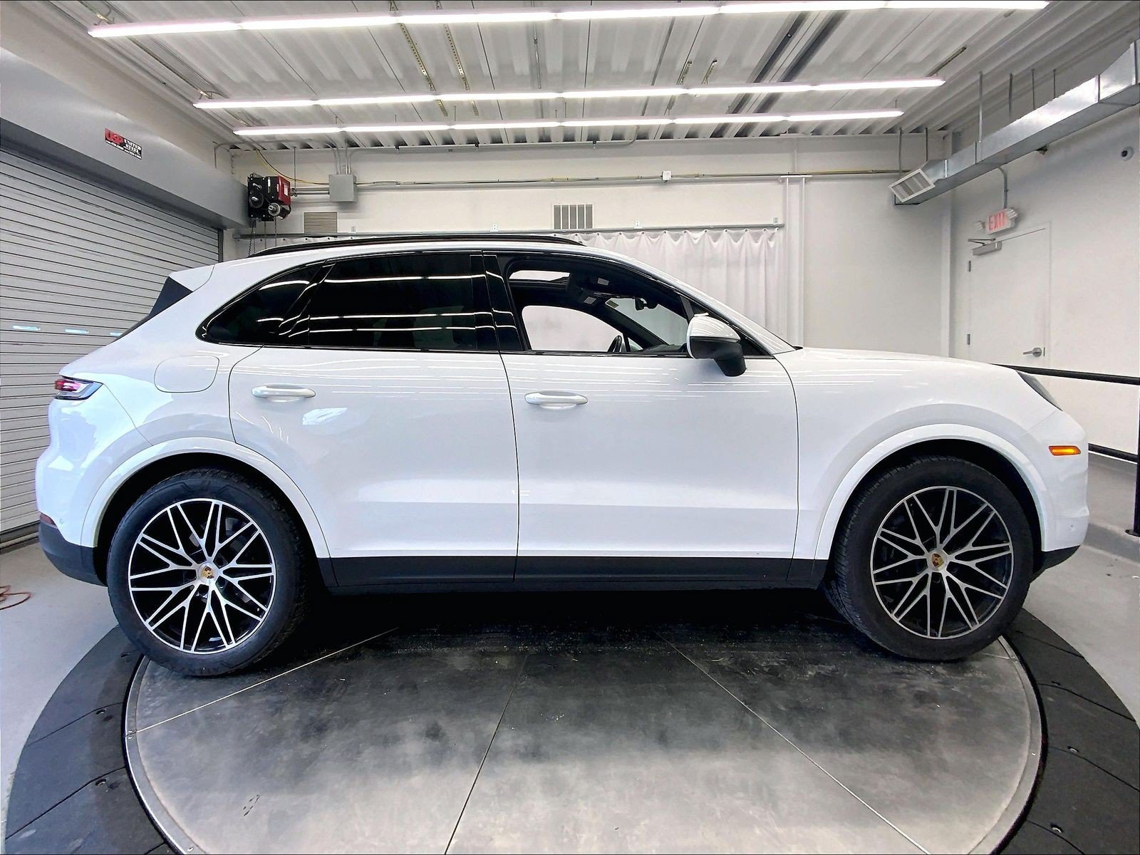 Certified 2024 Porsche Cayenne AWD/4WD image 8