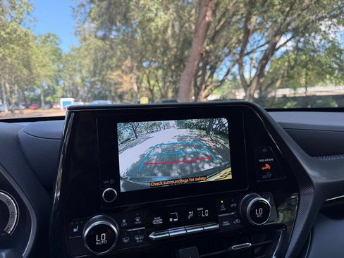 Used 2025 Toyota Highlander XSE AWD/4WD image 18