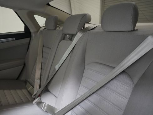 Used 2020 Ford Fusion SE image 12