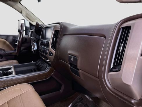 Used 2018 GMC Sierra 2500 Denali w/ Duramax Plus Package AWD/4WD image 30