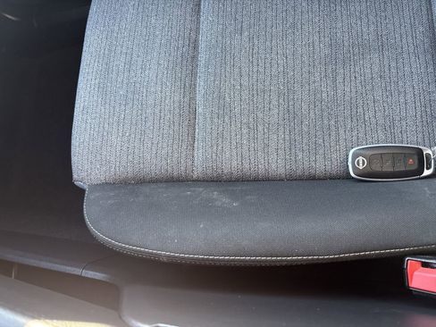 Used 2023 Nissan Rogue SV image 22