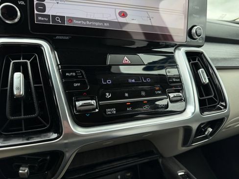 Certified 2022 Kia Sorento SX Prestige w/ Panoramic Sunroof Package AWD/4WD image 31