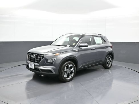 Certified 2024 Hyundai Venue SEL FWD image 10