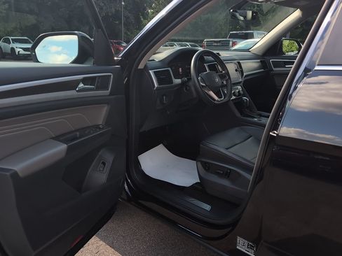 Used 2022 Volkswagen Atlas SE w/ Black Wheel Package FWD image 15