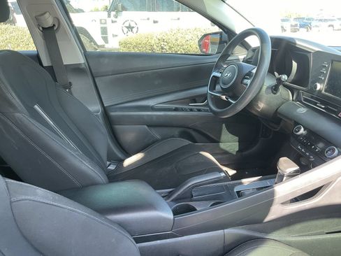 Used 2021 Hyundai Elantra SEL FWD image 5
