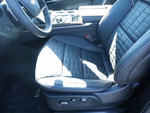 New 2026 Cadillac Escalade Platinum Sport w/ LPO, ONYX Package image 11