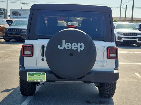 Used 2022 Jeep Wrangler Sport AWD/4WD image 5