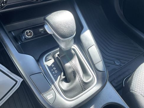 Used 2025 Kia Soul LX w/ LX Technology Package FWD image 14