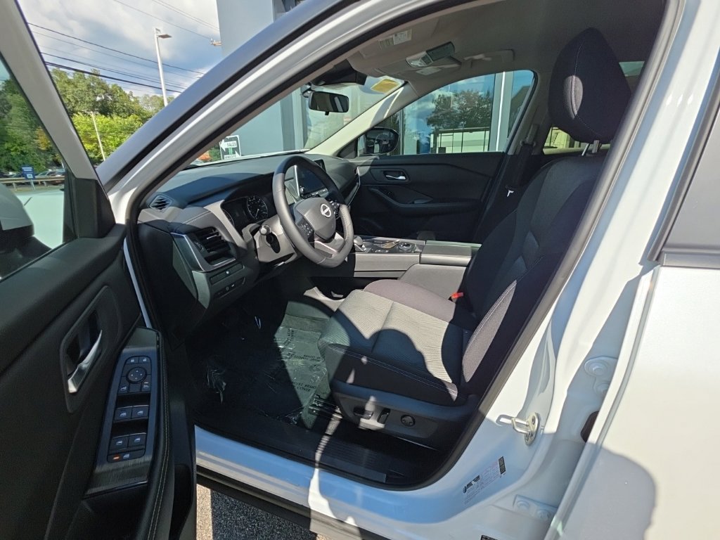 Certified 2026 Nissan Rogue SV AWD/4WD image 10