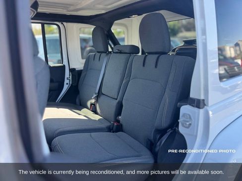 Used 2025 Jeep Wrangler Unlimited Sahara AWD/4WD image 12