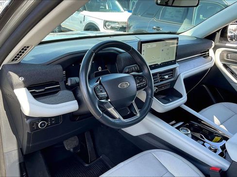 Used 2025 Ford Explorer Platinum w/ Ultimate Package AWD/4WD image 12