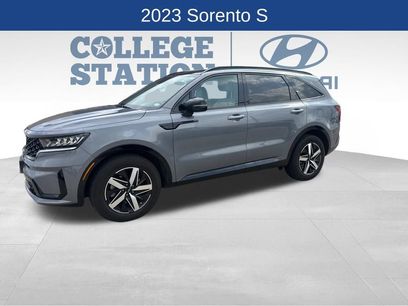 Used 2023 Kia Sorento S w/ Panoramic Sunroof Package